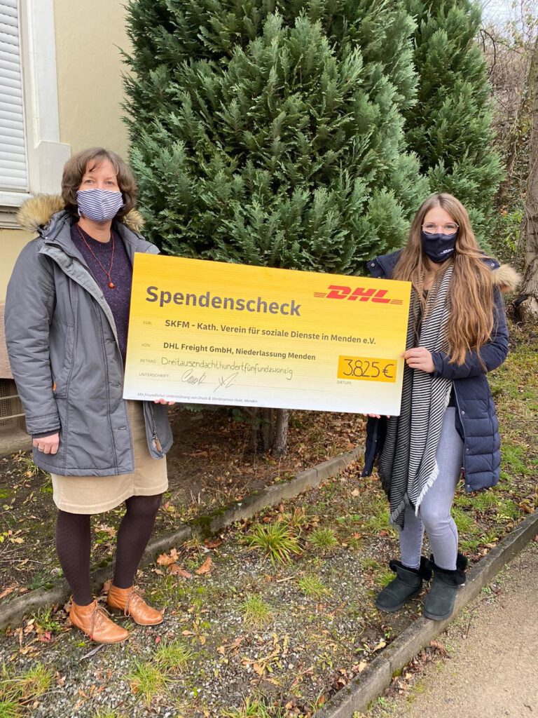 DHL Mitarbeiter Spenden F r Den SKFM